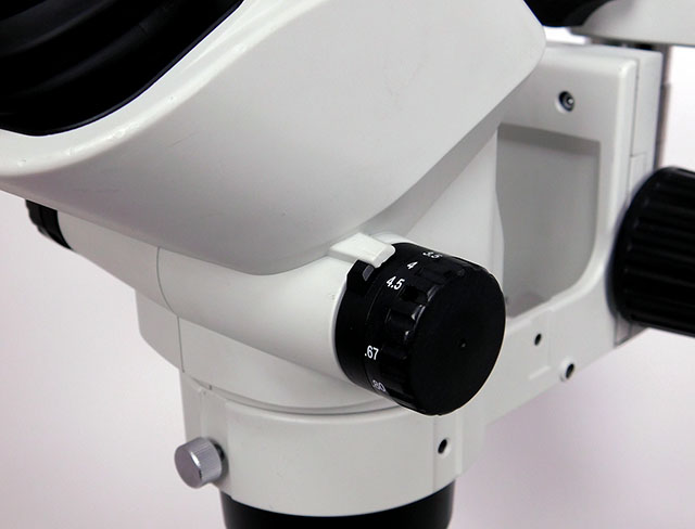 オリンパスズーム式実体顕微鏡【SZ61-60+ユニバーサル架台】 倍率：13.4x ～ 90x