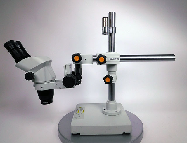 オリンパスズーム式実体顕微鏡【SZ61-60+ユニバーサル架台】 倍率